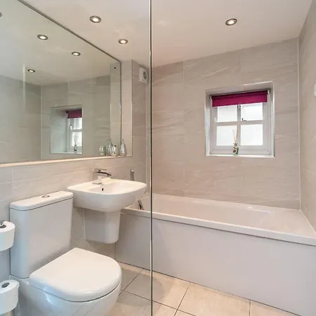 Bridge Mews קזיק